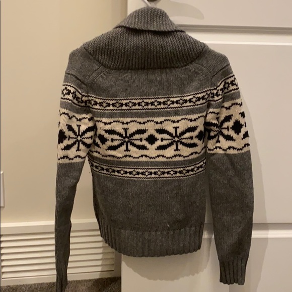 TNA sweater in GUC - Picture 2 of 6